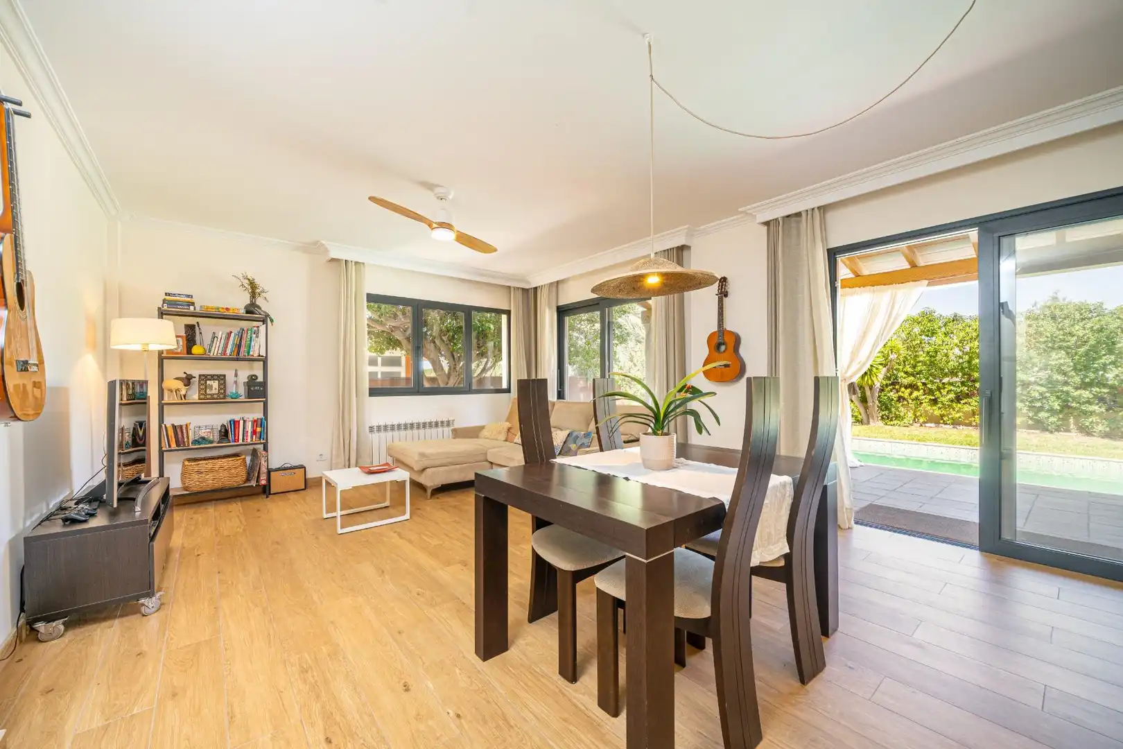 Sala d'estar de Casa o xalet en venda en Marratxí amb Jardí privat, Terrassa i Piscina