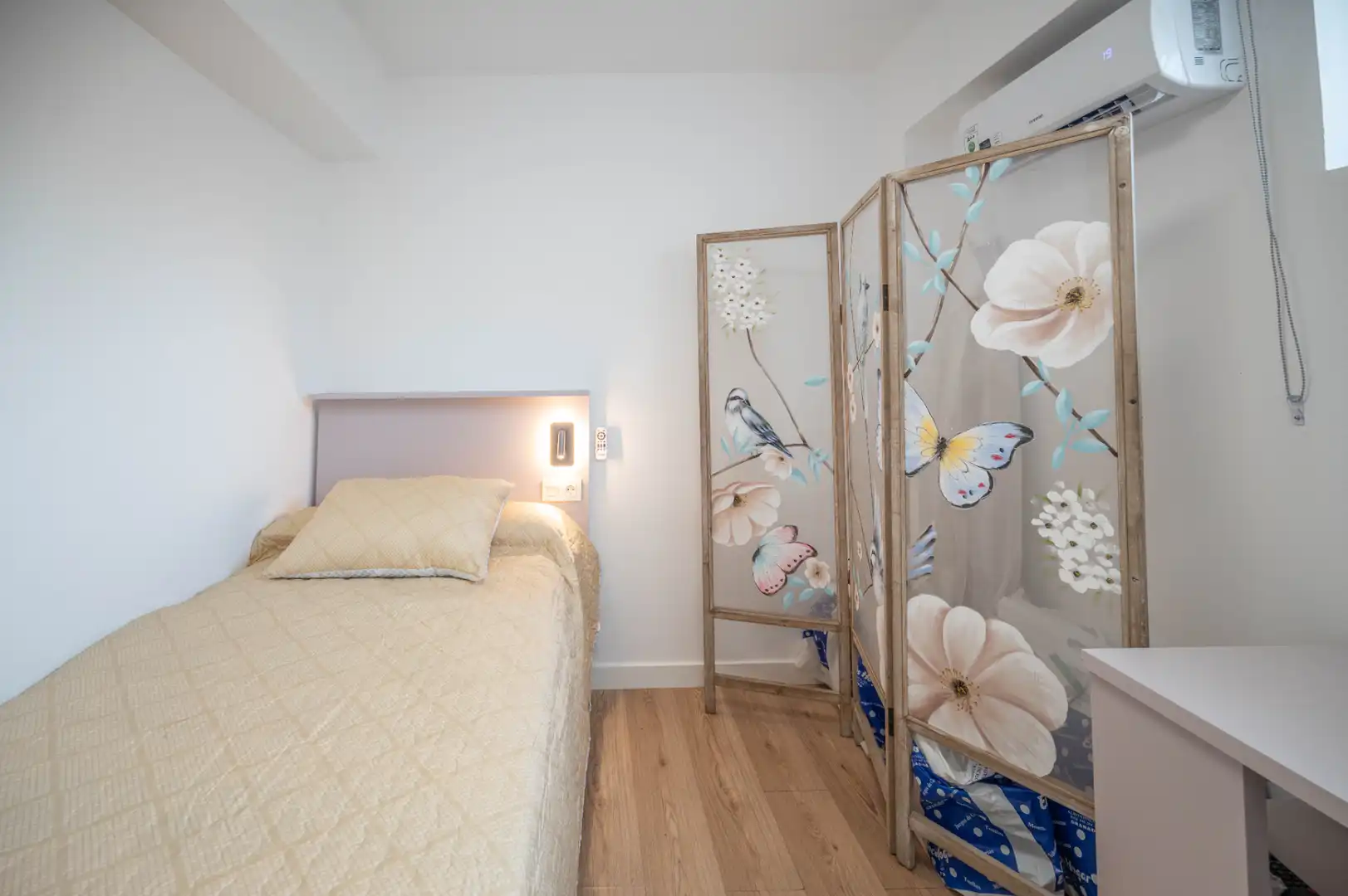 Bedroom of Flat for rent in Granada  with Air Conditioner, Heating and Furnished