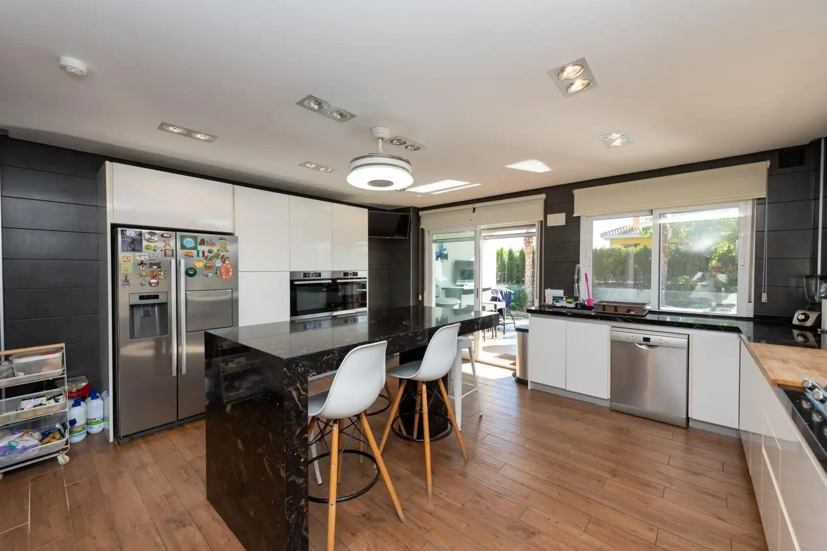 Cocina de Casa o chalet en venta en Alicante / Alacant con Aire acondicionado, Calefacción y Jardín privado
