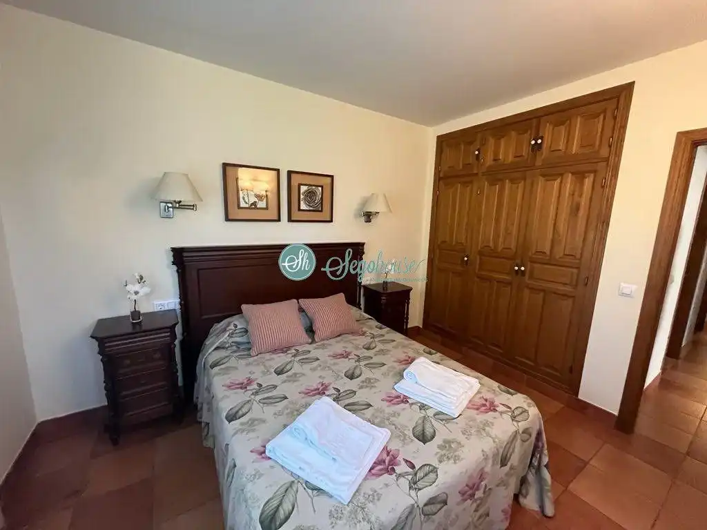 Dormitori de Casa o xalet de lloguer en Palazuelos de Eresma amb Calefacció, Terrassa i Moblat