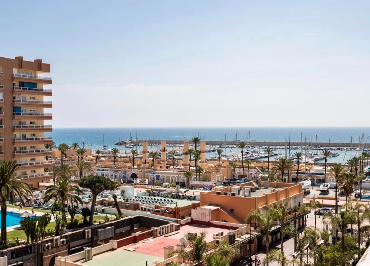 Vista exterior de Estudio en venta en Fuengirola con Terraza y Piscina comunitaria