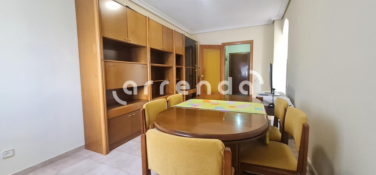 Menjador de Pis de lloguer en  Madrid Capital amb Terrassa i Moblat