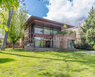Vista exterior de Casa o xalet en venda en  Madrid Capital amb Aire condicionat, Calefacció i Jardí privat