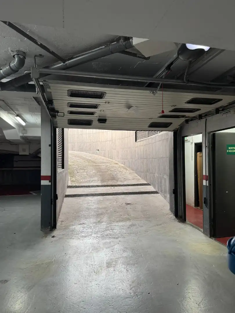 Individual with lift for sale in Carrer Aragó, imagen 3