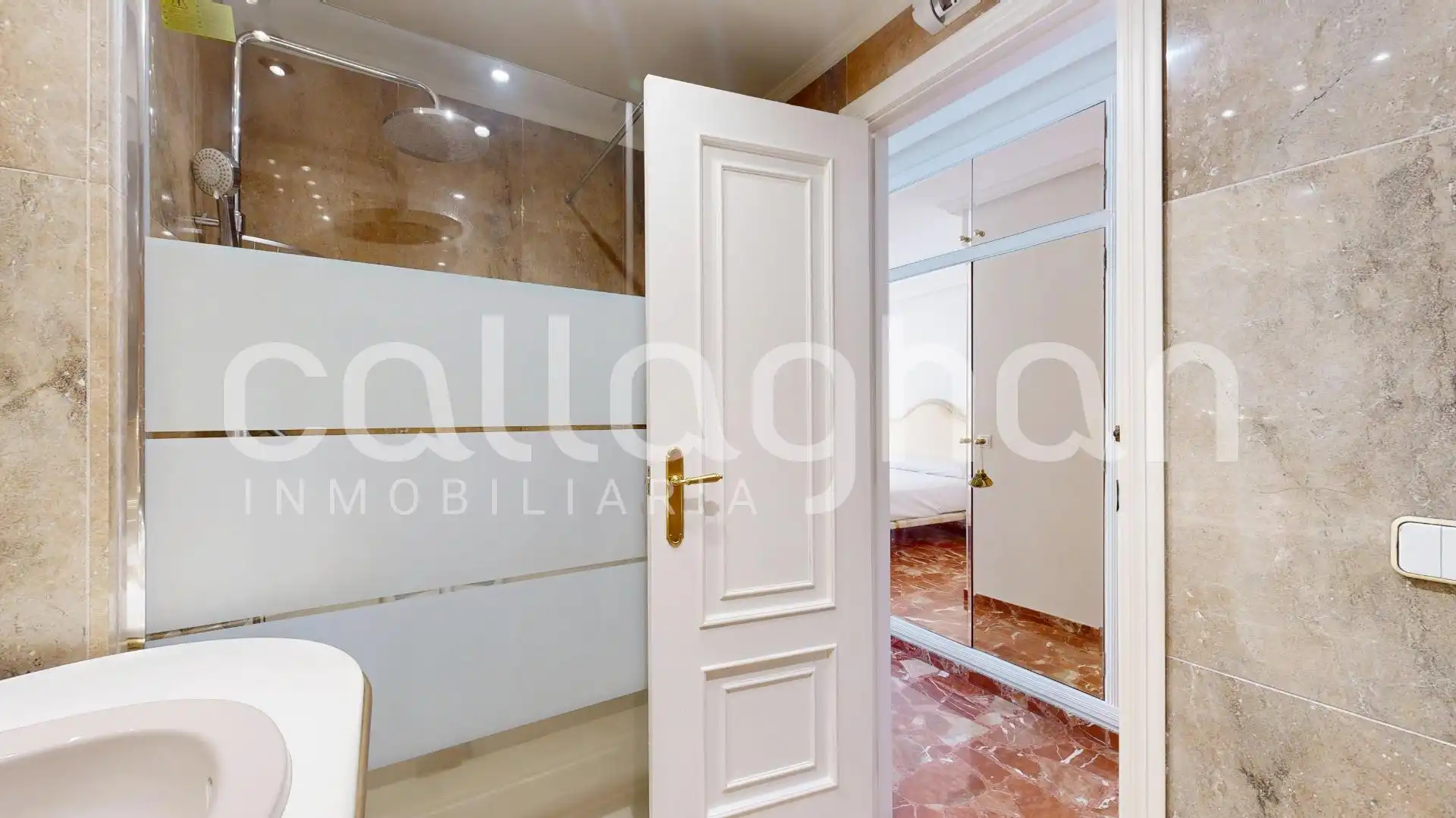 Piso en venta en Valencia con Calefacción, Terraza y Balcón