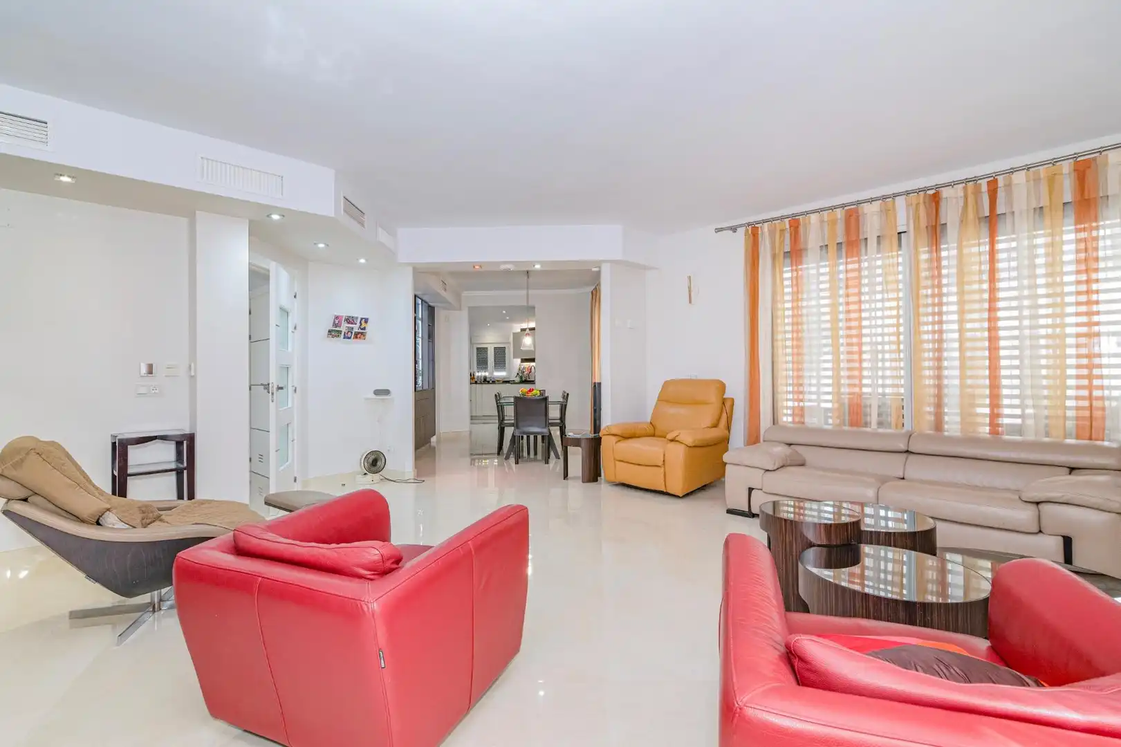 Sala d'estar de Casa o xalet en venda en Marbella amb Aire condicionat, Calefacció i Jardí privat