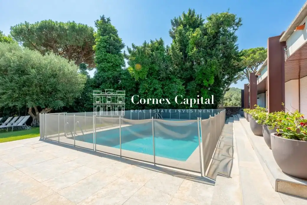 Piscina de Casa o chalet en venta en Begur con Aire acondicionado, Calefacción y Jardín privado