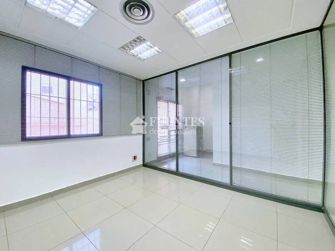 Local comercial en alquiler en Calle  Colombia, imagen 8