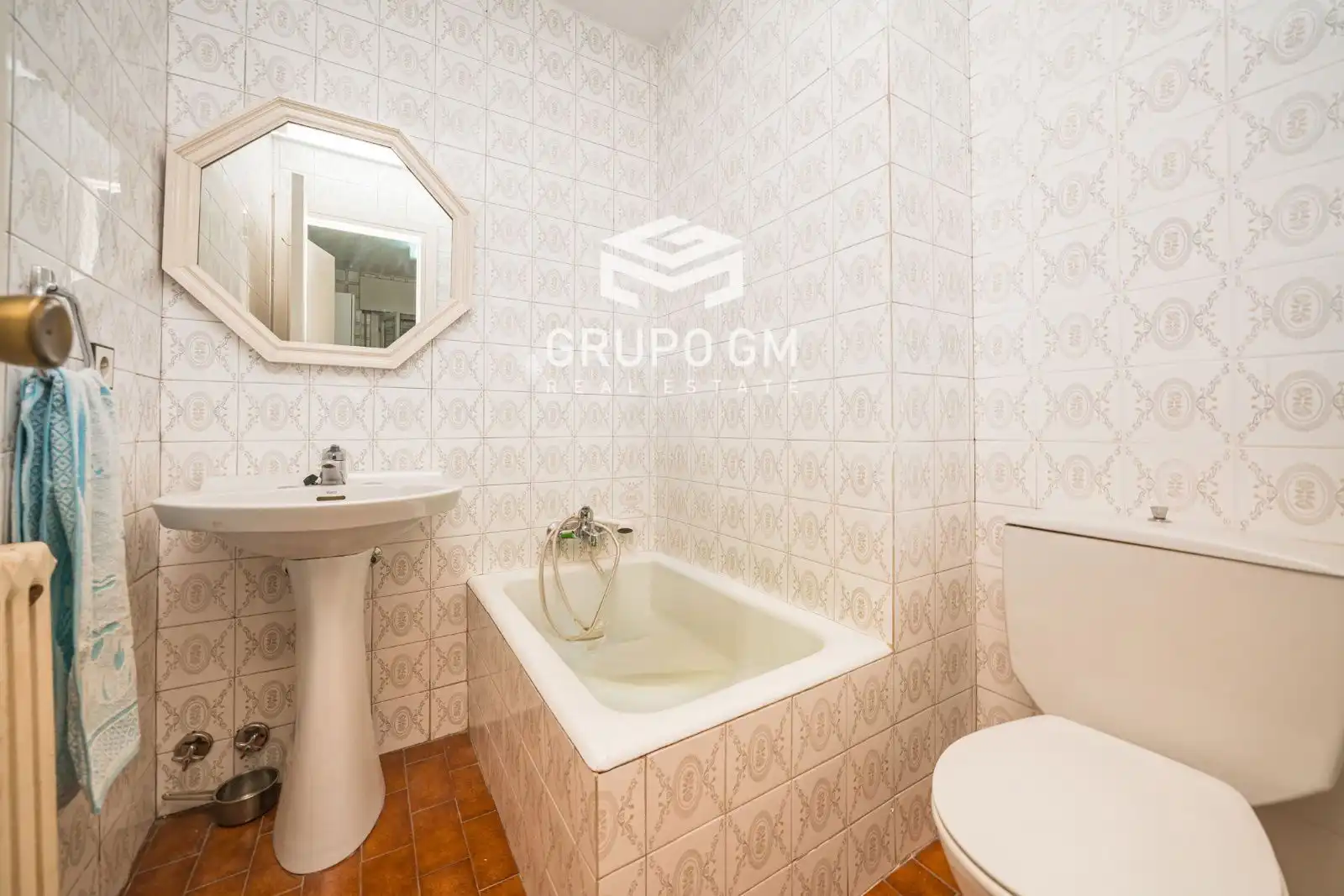 Bathroom of Flat for sale in Madrid  with Air Conditioner and Heating