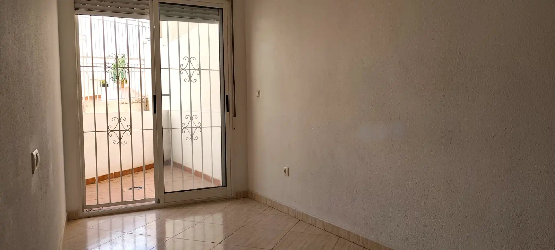 Ground floor for sale in Alicante / Alacant  with Terrace and Community pool