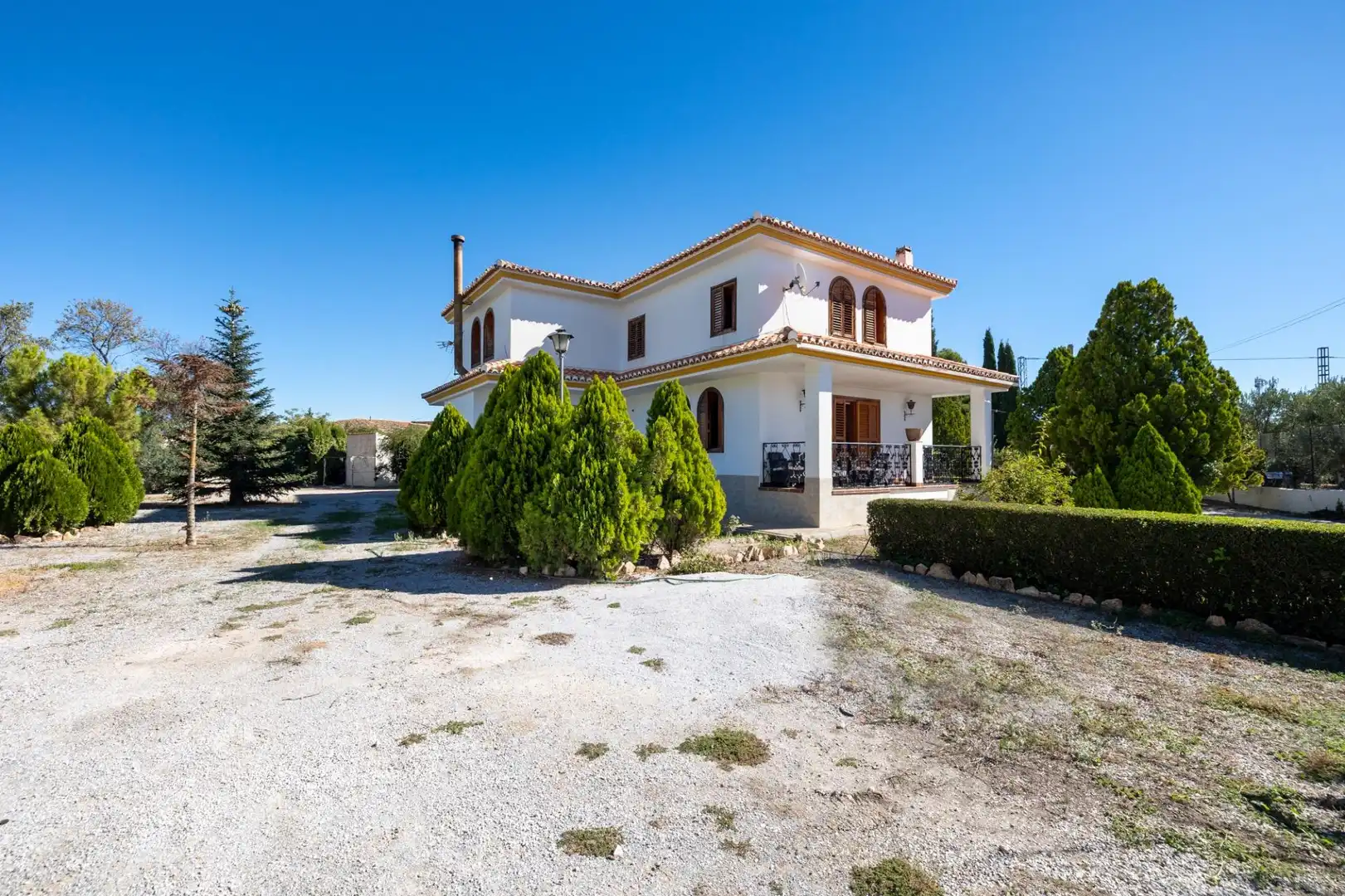 Vista exterior de Casa o xalet en venda en Baza amb Aire condicionat, Calefacció i Jardí privat