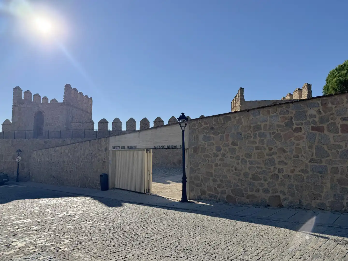 Vista exterior de Casa o xalet en venda en Ávila amb Calefacció i Moblat