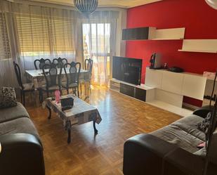 Sala d'estar de Pis de lloguer en Salamanca Capital amb Calefacció i Balcó