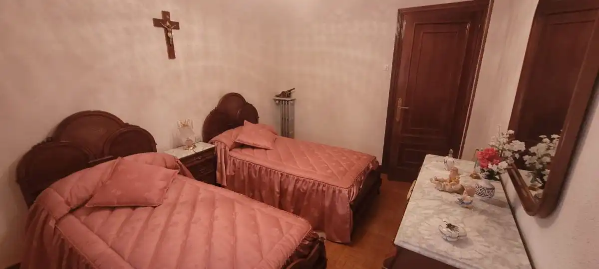 Dormitori de Casa o xalet en venda en Segovia amb Calefacció, Terrassa i Moblat