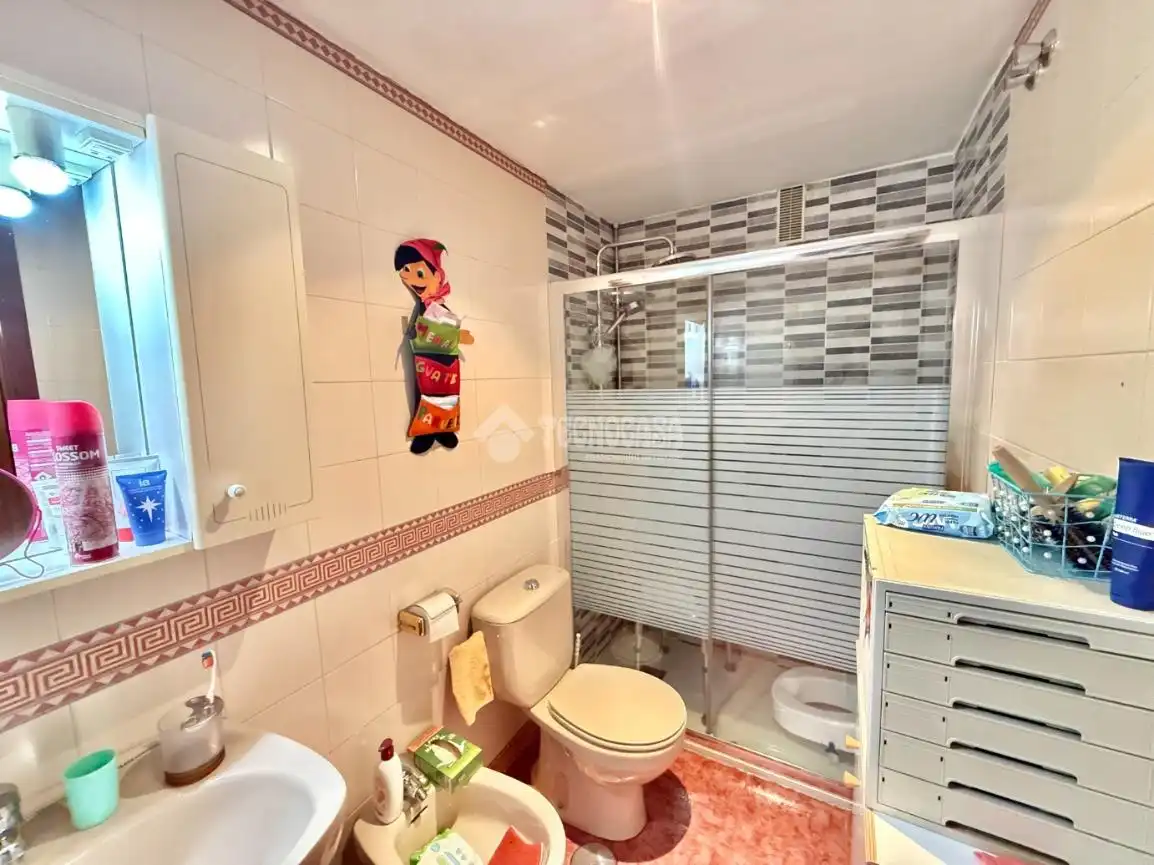 Bathroom of Flat for sale in Madrid  with Air Conditioner, Heating and Terrace