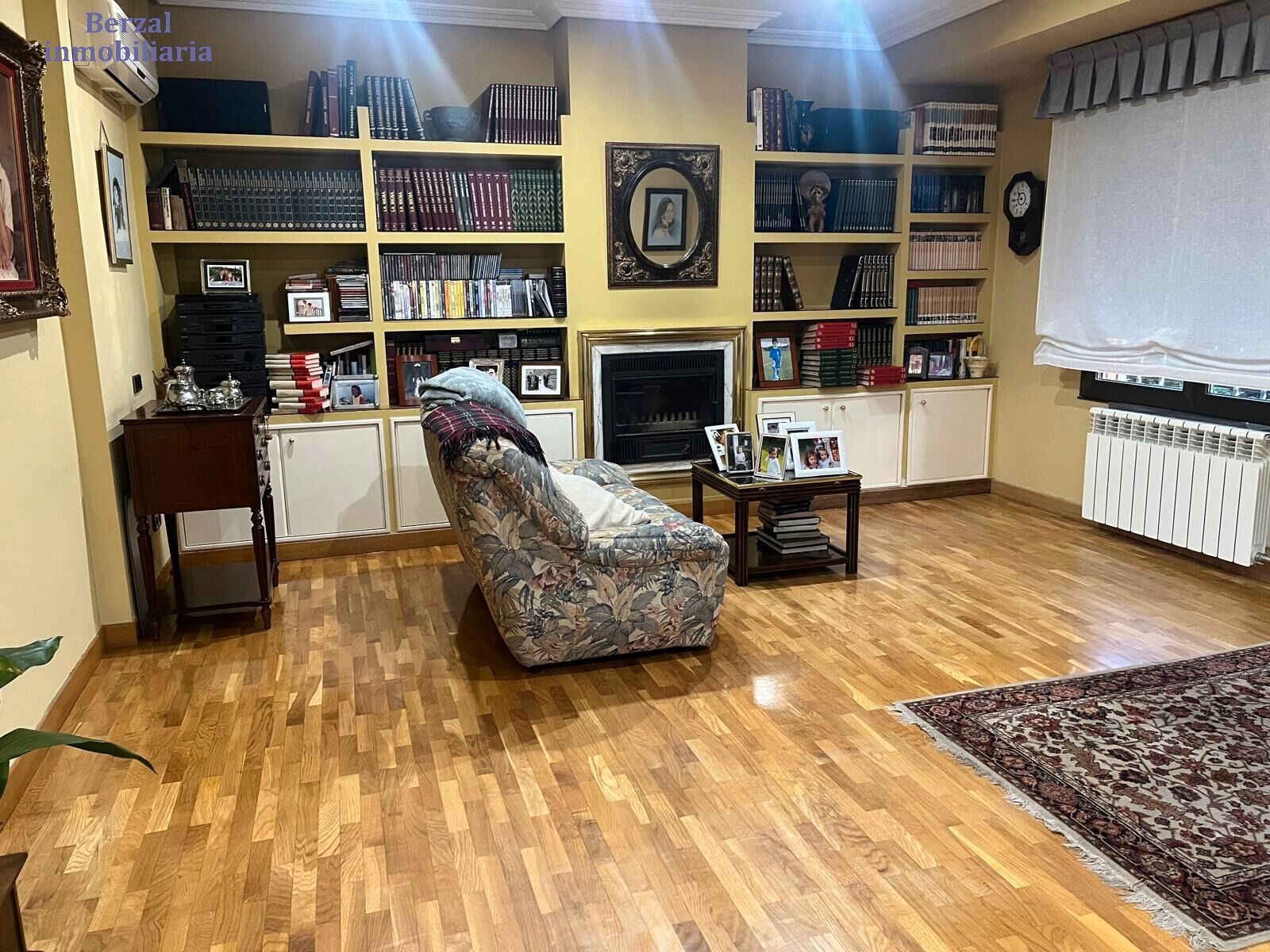 Sala d'estar de Casa o xalet en venda en  Logroño amb Aire condicionat, Calefacció i Jardí privat