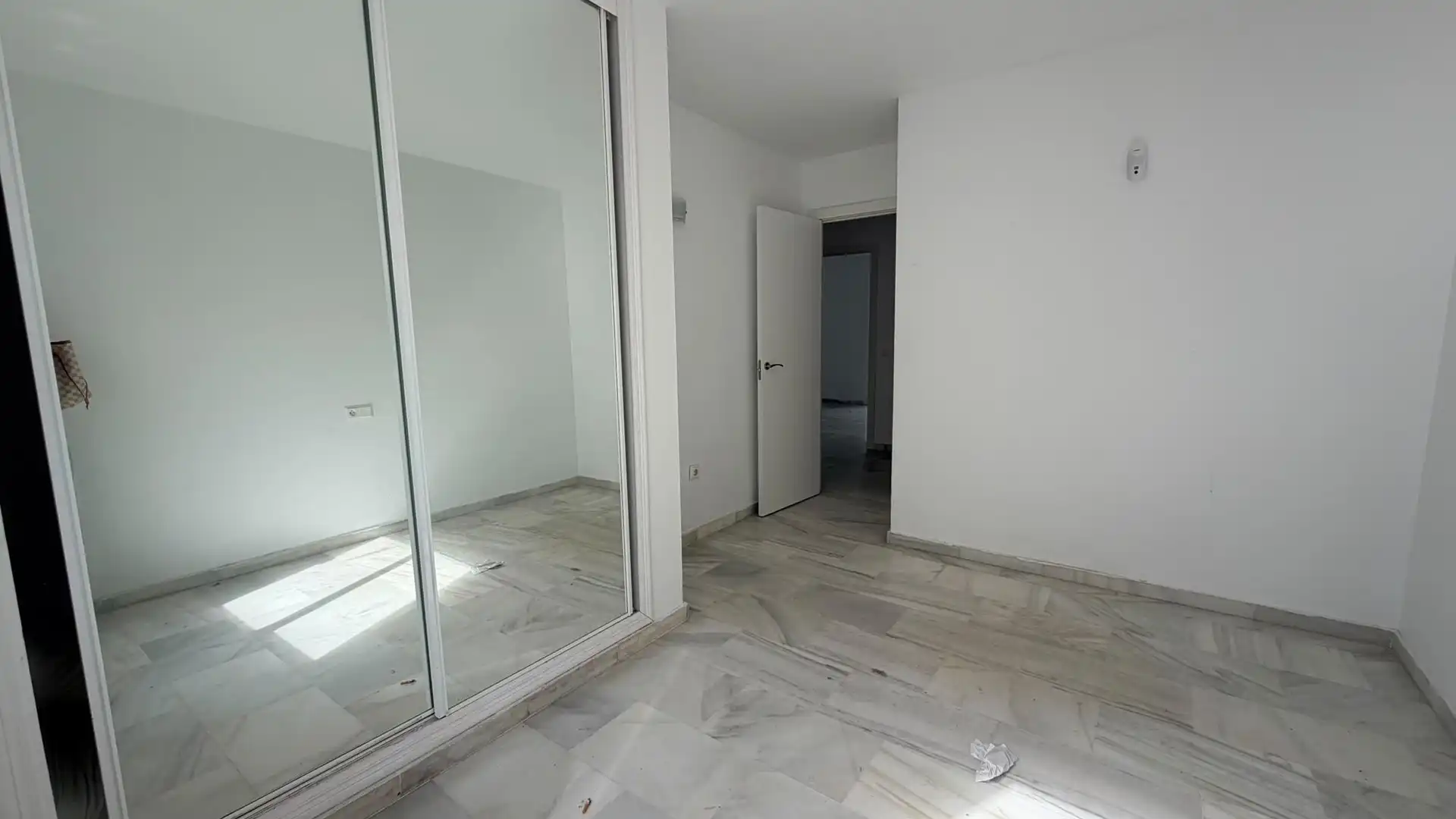 Apartamento con piscina en venta en Calahonda, imagen 10