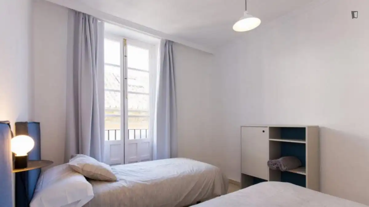 Schlafzimmer von Wohnungen zur Miete in Granada mit Klimaanlage, Heizung und Möbliert