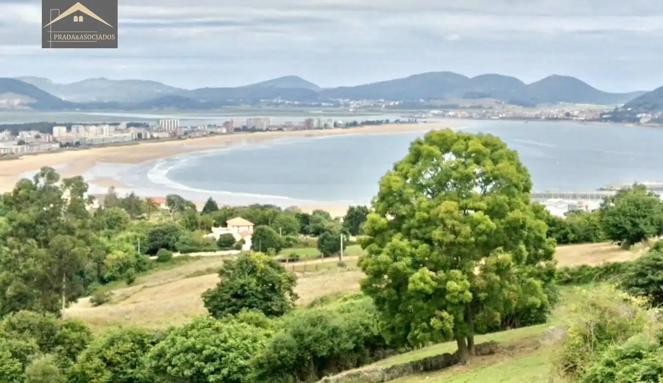 Casa o xalet en venda en Laredo amb Calefacció, Jardí privat i Terrassa
