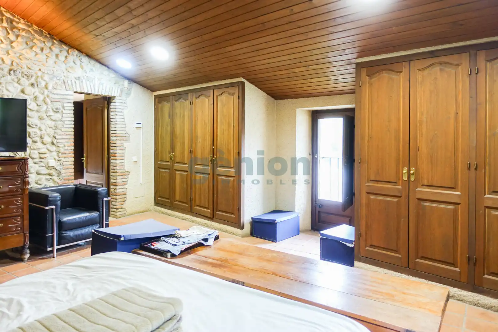 Sala de estar de Finca rústica en venta en Sant Miquel de Fluvià con Aire acondicionado, Calefacción y Jardín privado