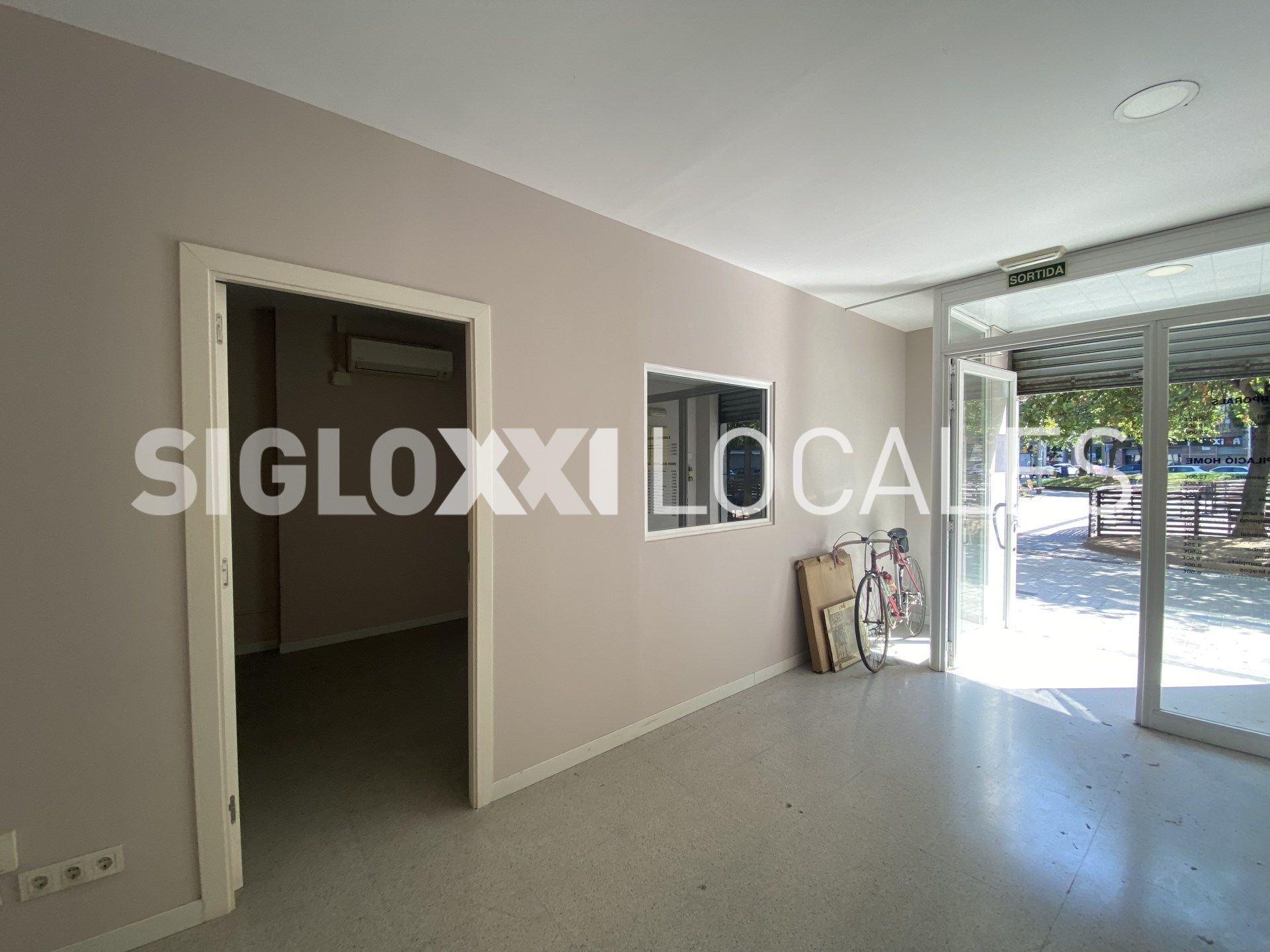 Premises to rent in Sant Adrià de Besòs  with Air Conditioner