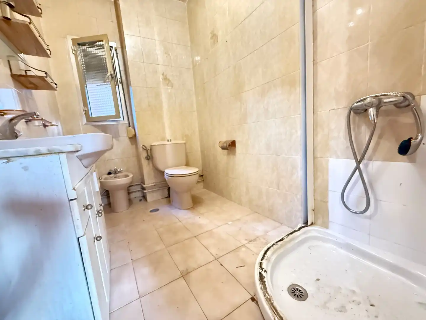 Bathroom of Flat for sale in  Madrid Capital  with Air Conditioner and Terrace