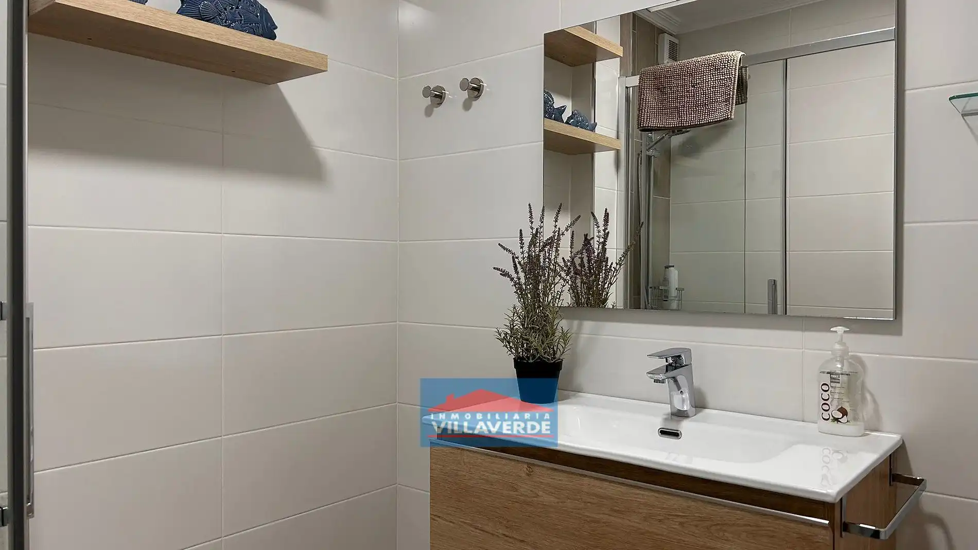 Bathroom of Flat for rent in Cangas   with Furnished