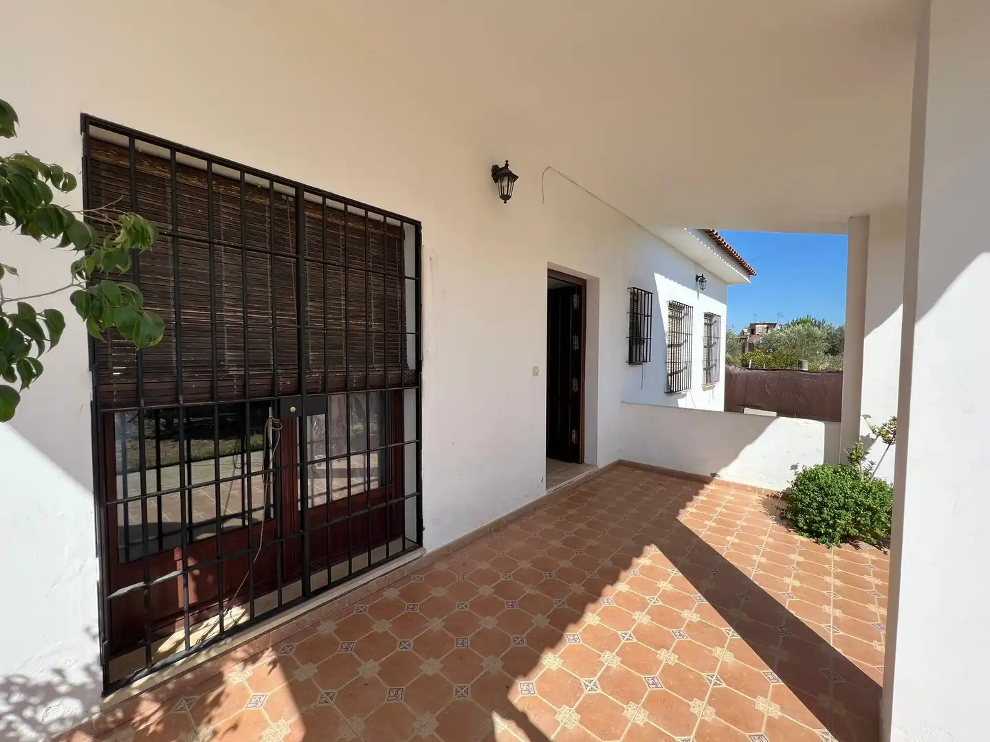 Außenansicht von Haus oder Chalet zum Verkauf in Almensilla mit Privatgarten, Terrasse und Abstellraum