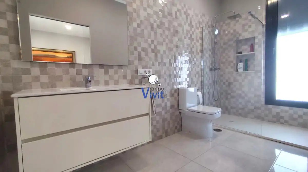 Badezimmer von Haus oder Chalet zum Verkauf in Alcalá de Guadaira mit Klimaanlage, Terrasse und Abstellraum