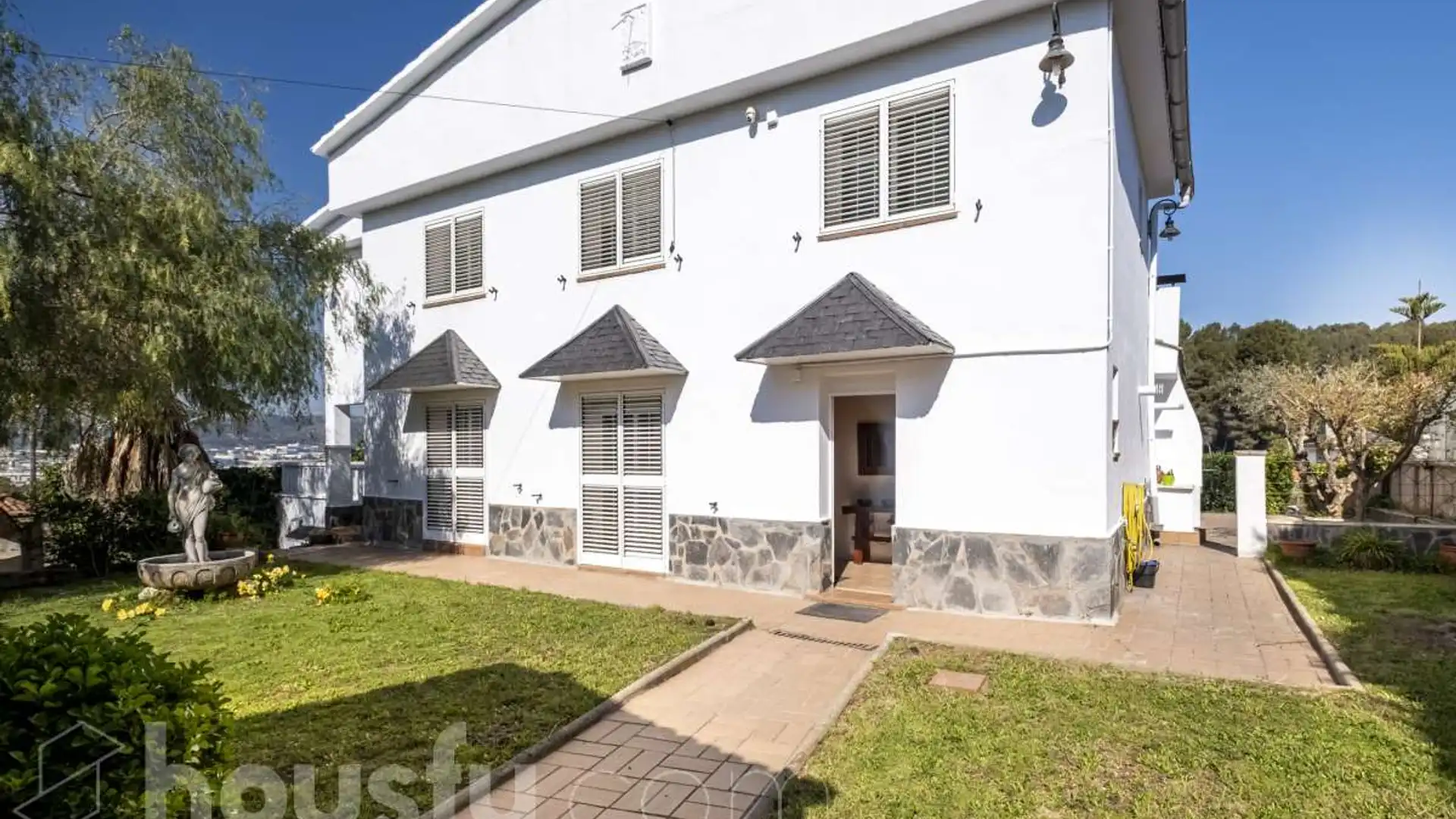 Vista exterior de Casa o xalet en venda en Castellbisbal amb Calefacció, Jardí privat i Terrassa