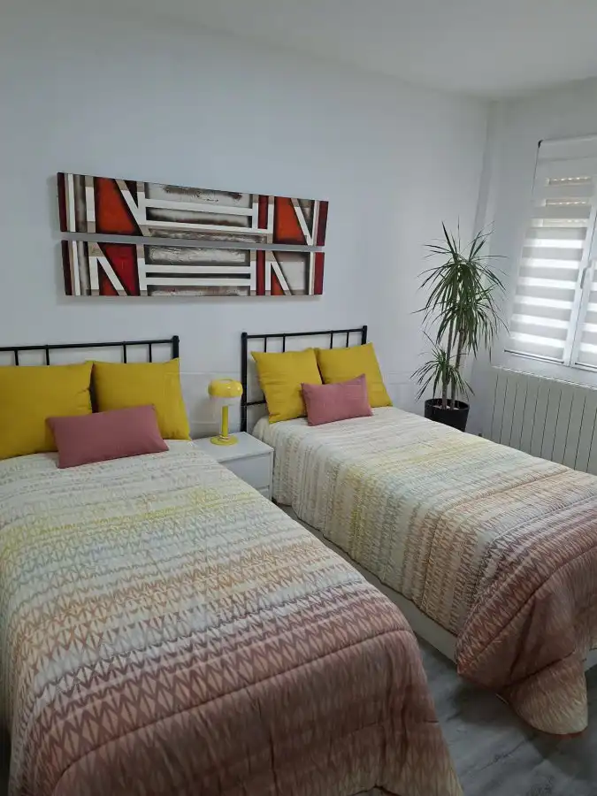 Dormitori de Apartament en venda en Vitoria - Gasteiz amb Calefacció, Parquet i Terrassa