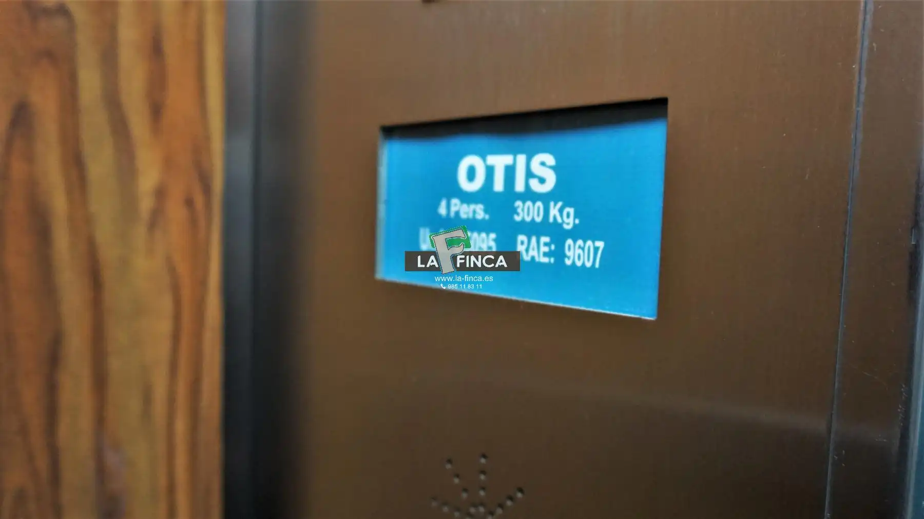Pis en venda en Oviedo  amb Calefacció, Parquet i Moblat