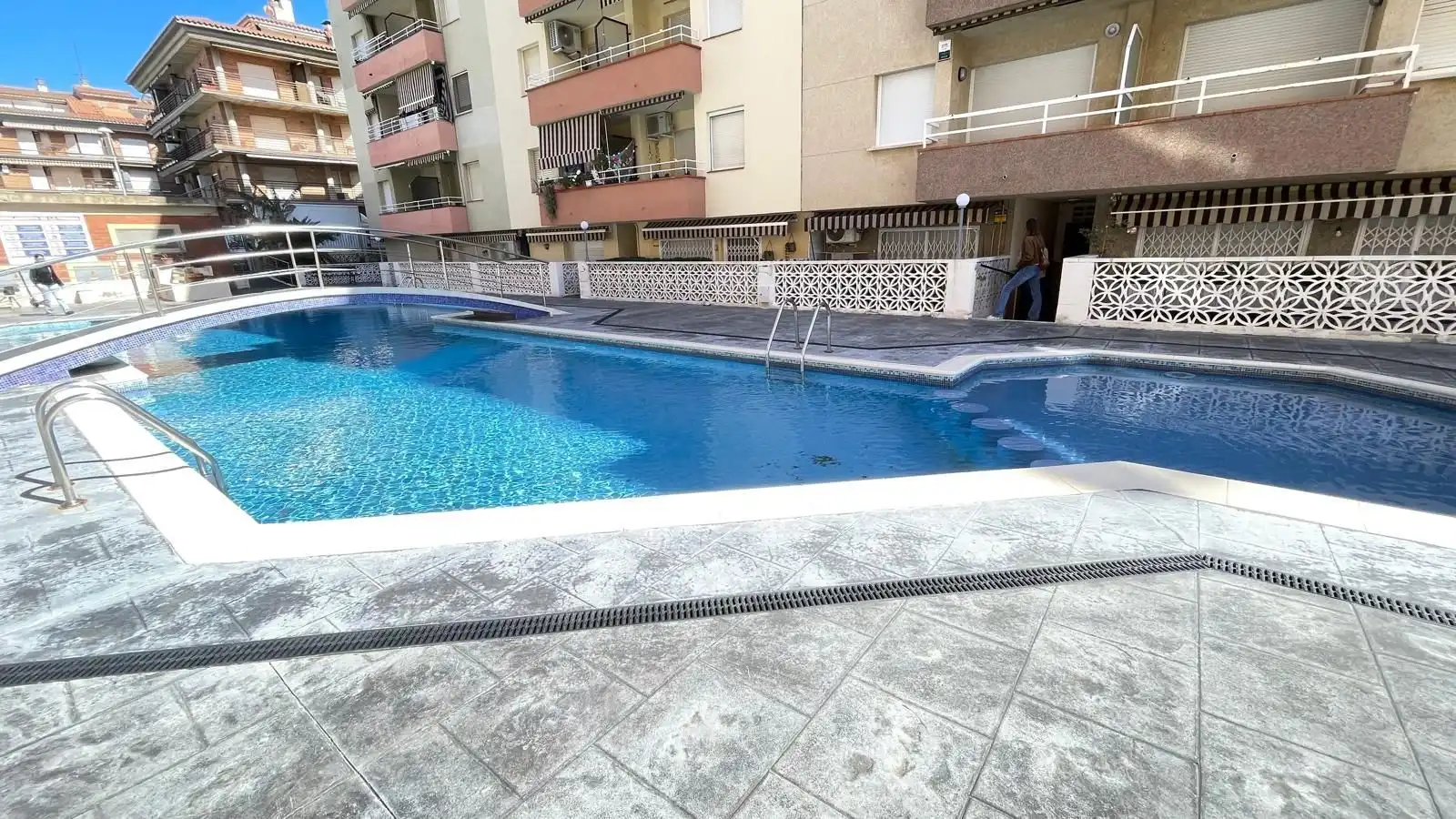 Piscina de Apartamento en venta en Pineda de Mar con Aire acondicionado, Amueblado y Piscina comunitaria