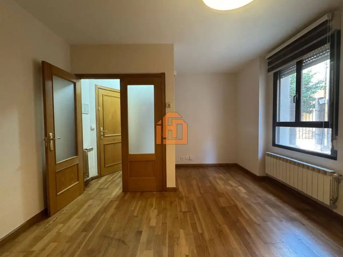 Apartament amb jardí de lloguer a Calle Escurial