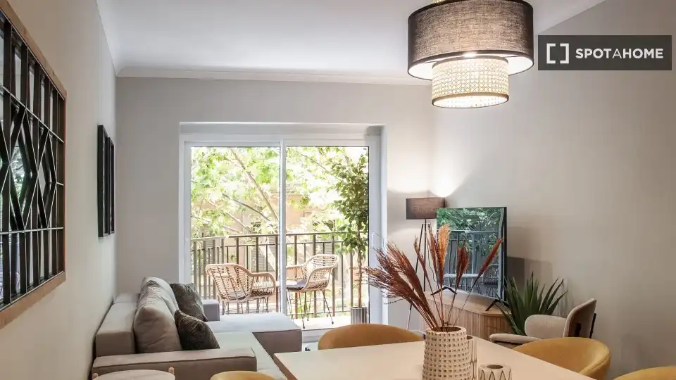 Flat with terrace to rent in Eixample