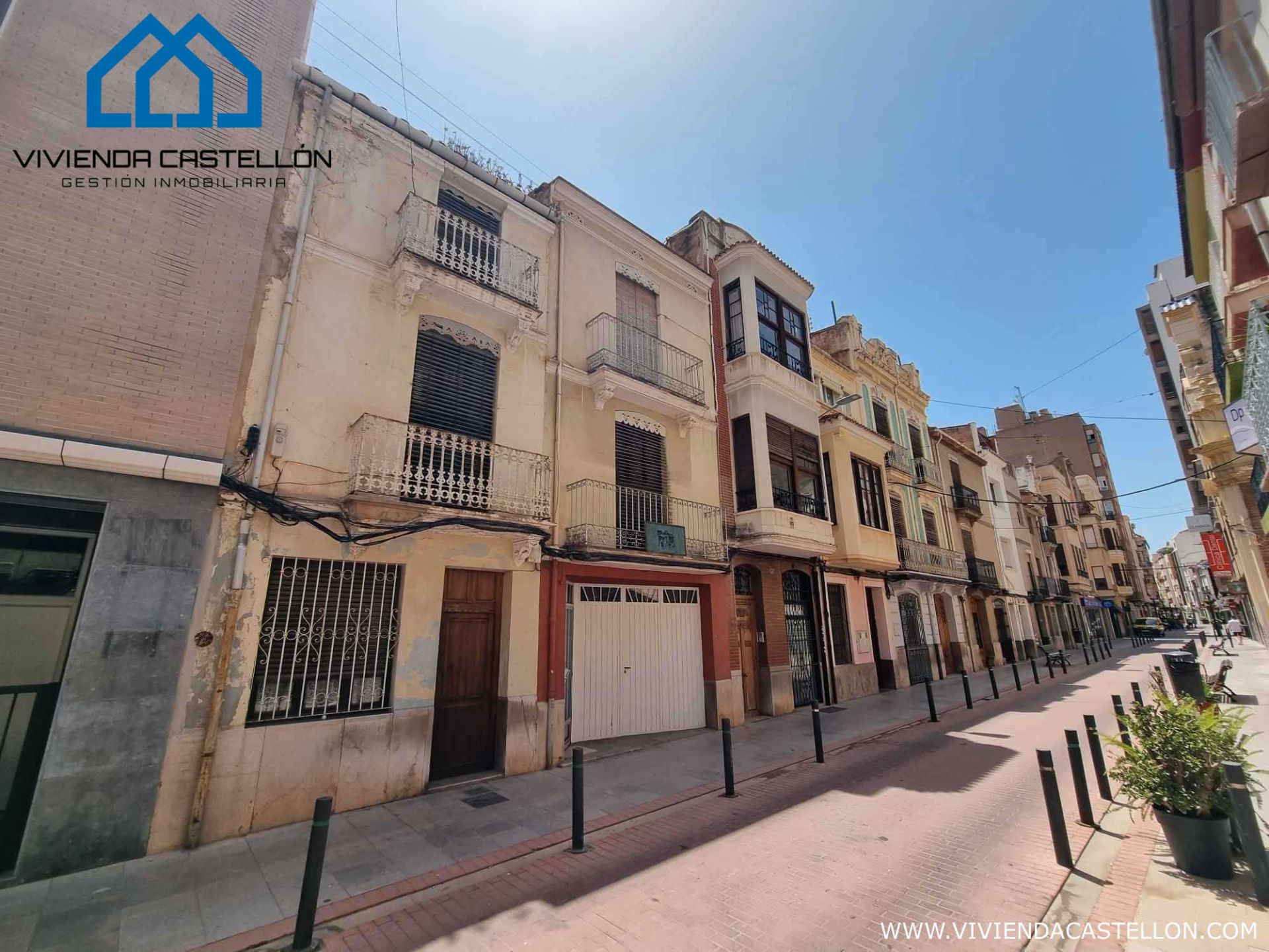Vista exterior de Casa adosada en venta en Castellón de la Plana / Castelló de la Plana con Terraza y Balcón