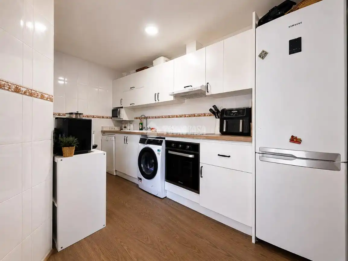 Cocina de Casa adosada en venta en Alcalá de Henares con Aire acondicionado, Calefacción y Parquet