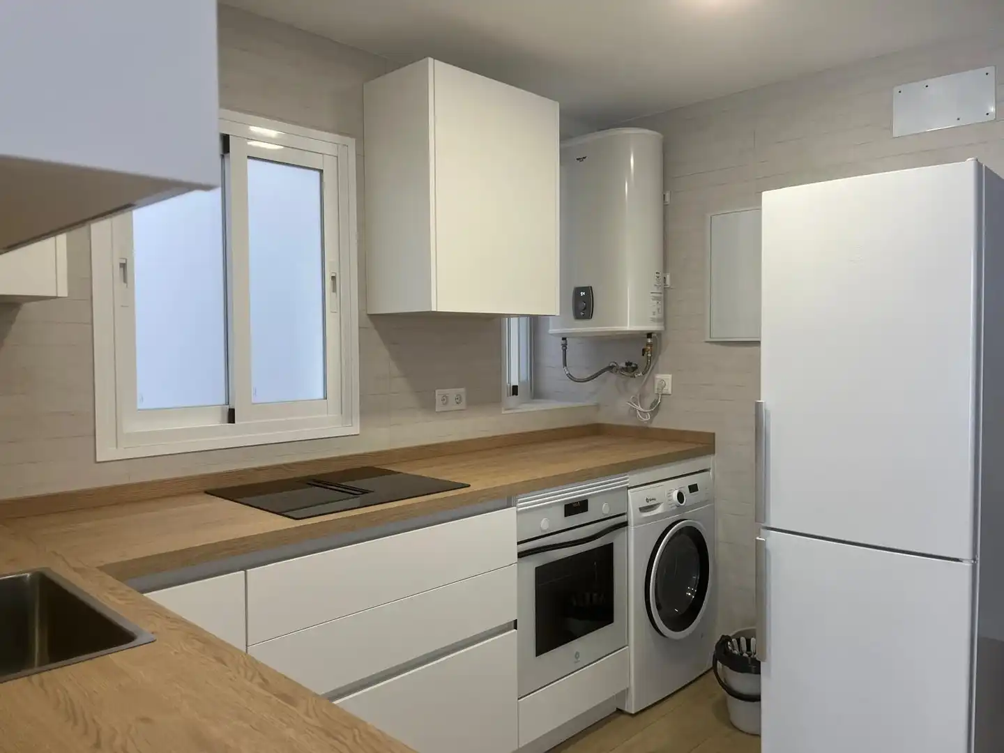 Cocina de Piso de alquiler en Vélez-Málaga con Aire acondicionado