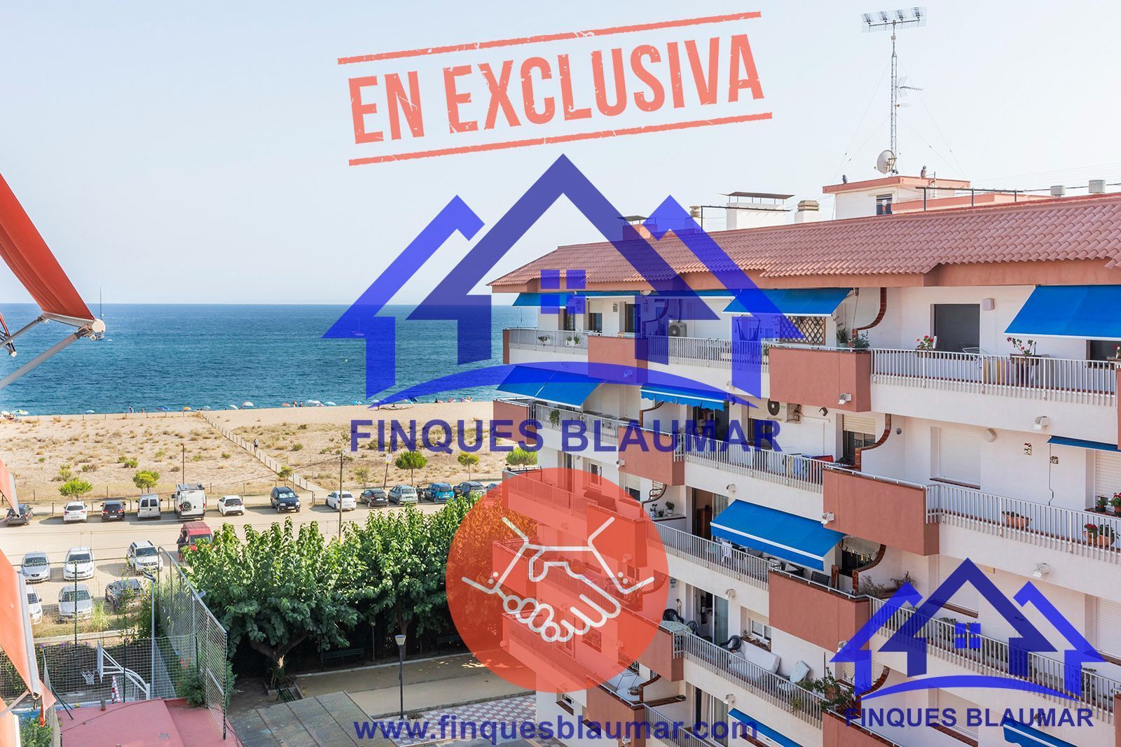 Vista exterior de Àtic en venda en Arenys de Mar amb Calefacció, Terrassa i Traster