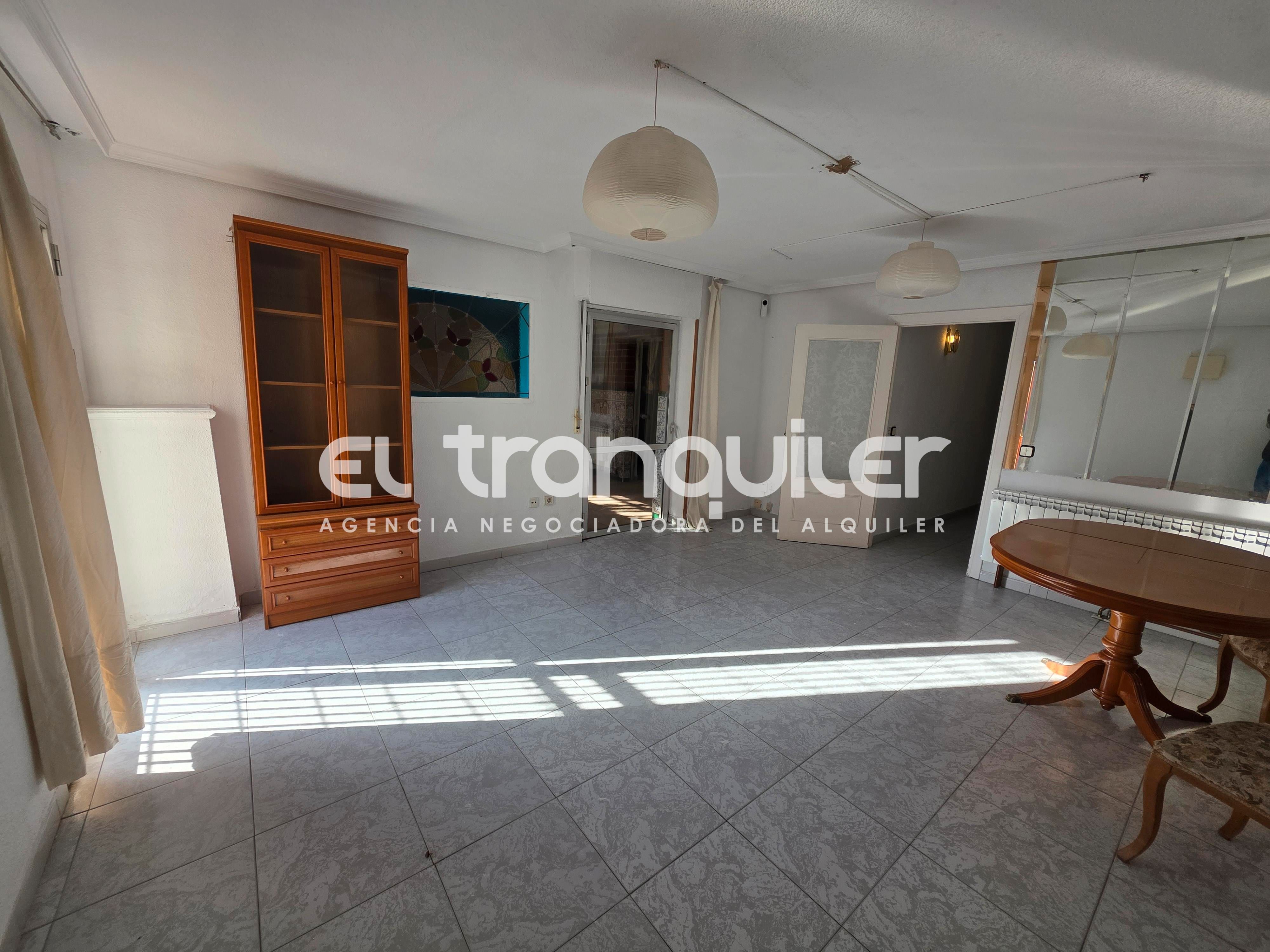 Sala d'estar de Pis en venda en  Madrid Capital amb Rentadora