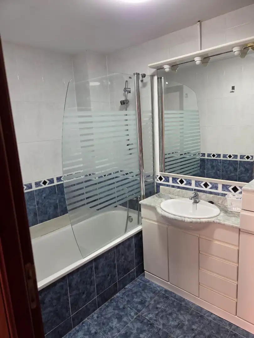 Baño de Piso de alquiler en Barcelona con Calefacción, Horno y Lavadora