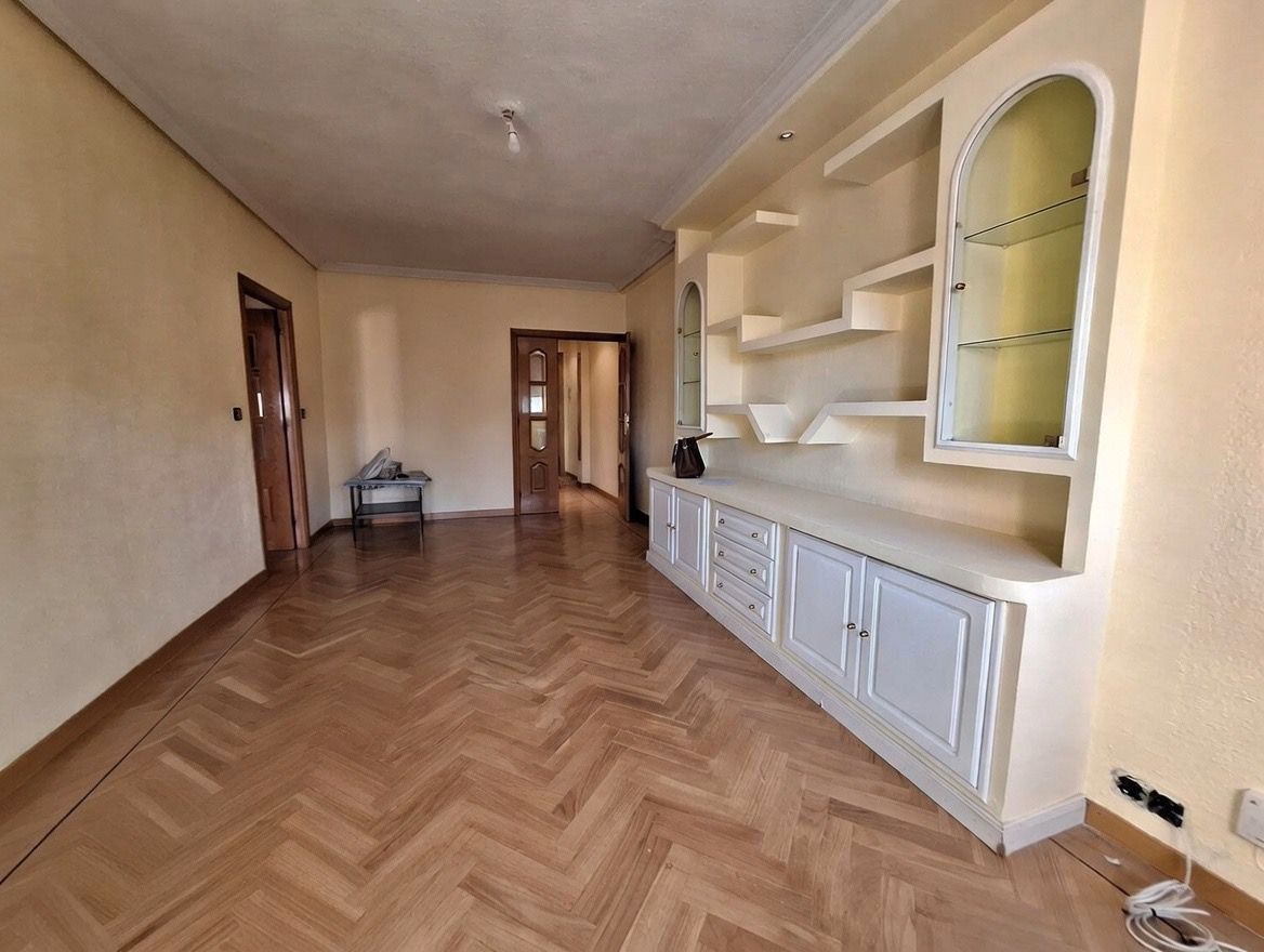 Living room of Flat for sale in Móstoles  with Air Conditioner, Parquet flooring and Oven