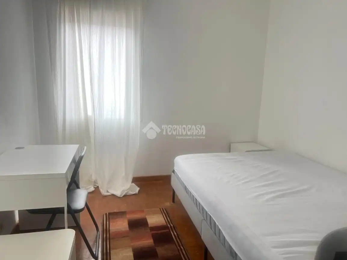 Dormitori de Casa adosada en venda en Alcalá de Henares amb Terrassa