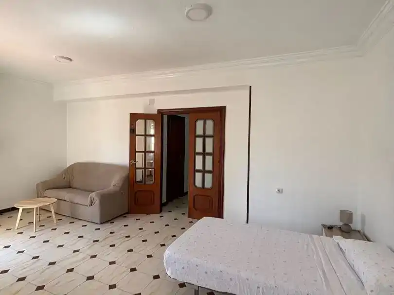 Habitación de Piso para compartir en Plaza de Toros - Avenida Chapí - Trinquete  