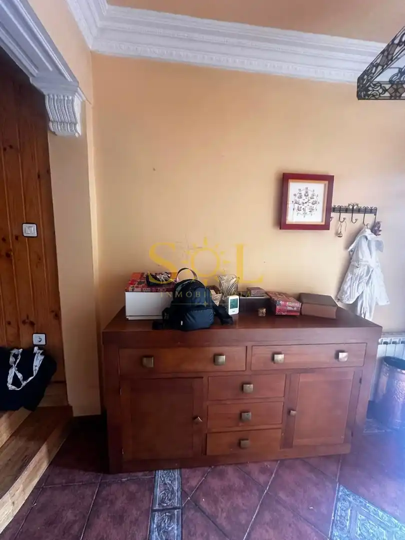Dormitori de Casa o xalet en venda en León Capital  amb Calefacció, Jardí privat i Terrassa