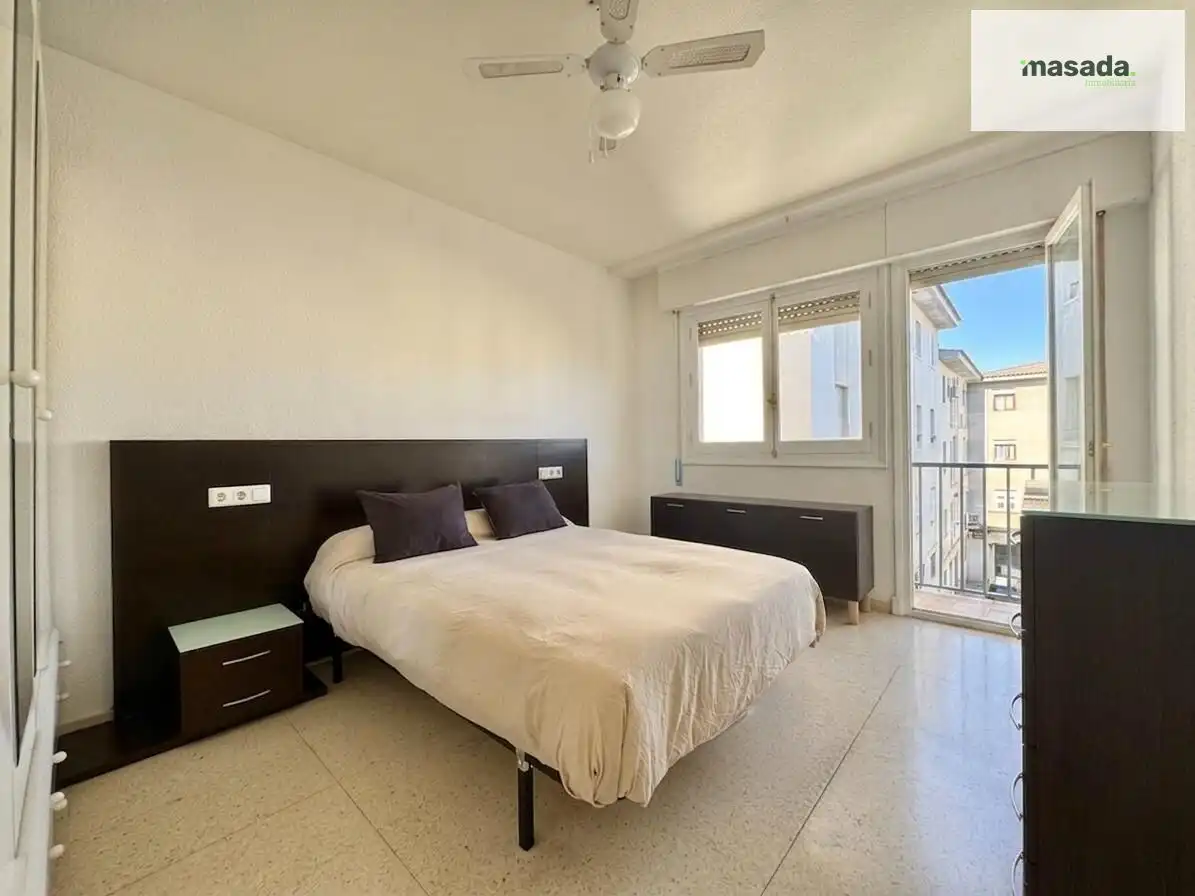 Bedroom of Flat for sale in Granada  with Air Conditioner, Storage room and Balcony