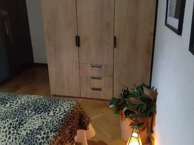 Dormitori de Pis per a compartir en Talavera de la Reina amb Parquet, Moblat i Balcó