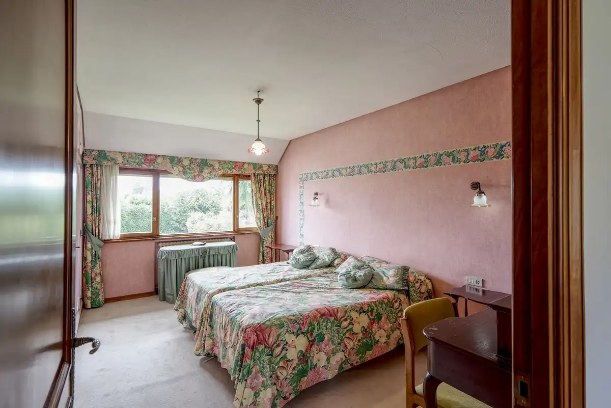 Dormitori de Casa o xalet en venda en Sada (A Coruña) amb Calefacció, Jardí privat i Parquet