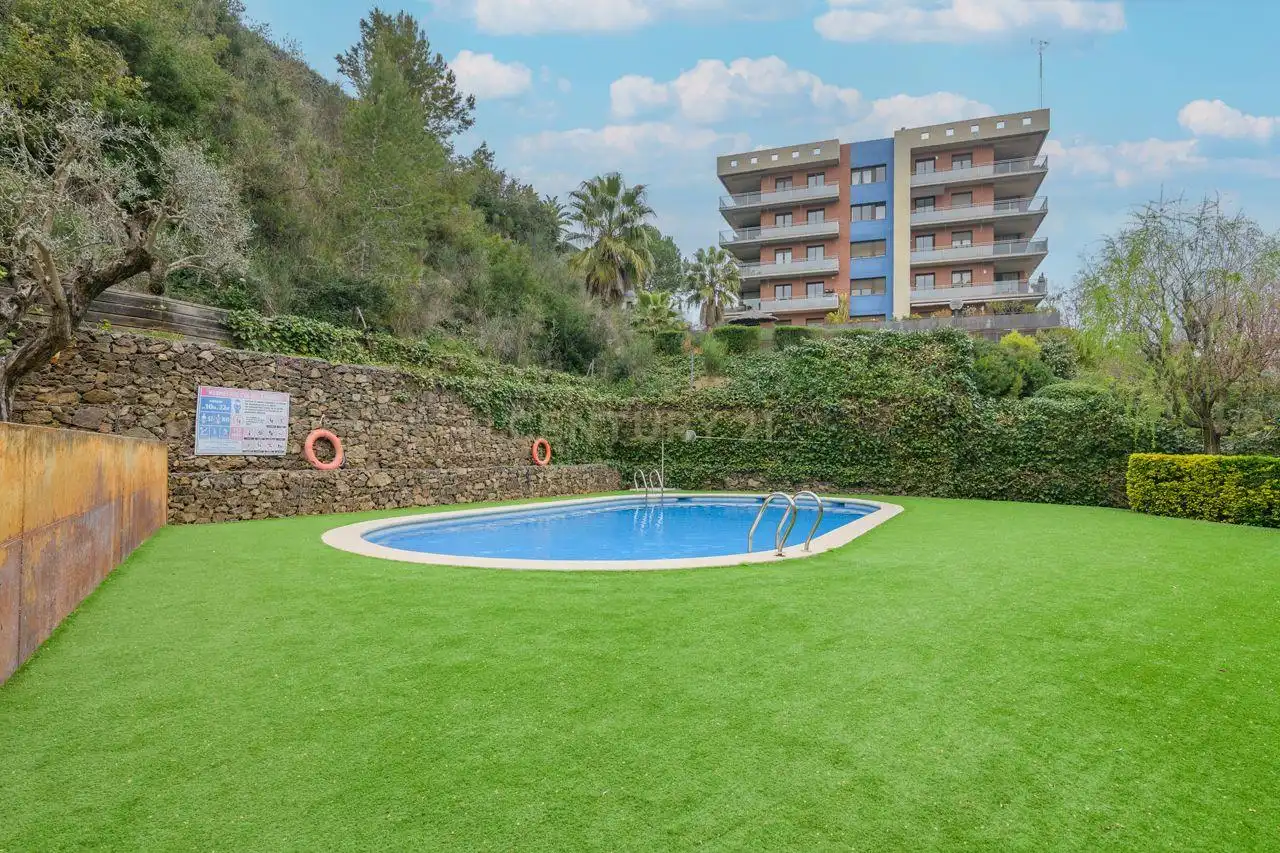 Piscina de Apartamento en venta en Molins de Rei con Aire acondicionado, Trastero y Balcón