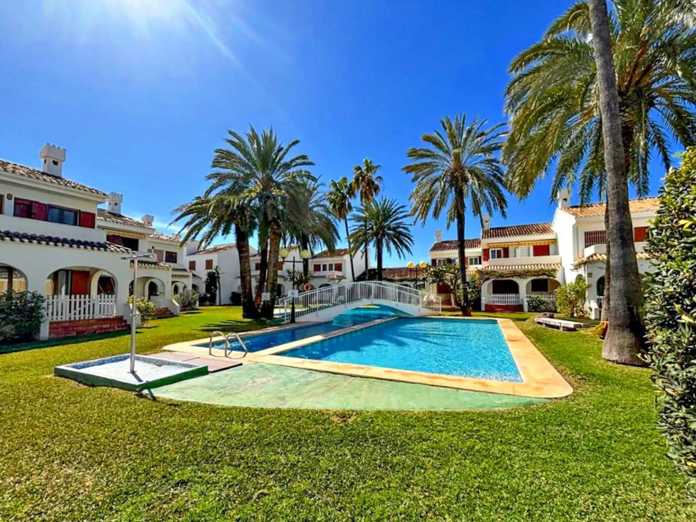 Vista exterior de Casa adosada en venda en Dénia amb Terrassa, Traster i Piscina